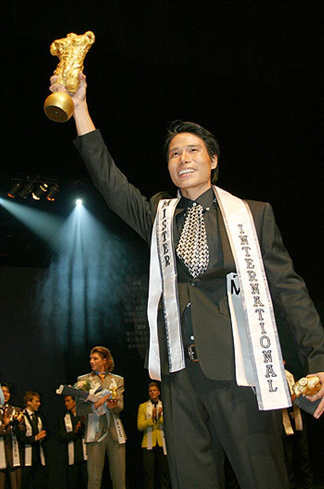 Với hình thể đẹp và sự chuẩn bị kỹ càng cho các phần thi, siêu mẫu Tiến Đoàn của Việt Nam đã xuất sắc vượt qua 33 đối thủ để giành giải Người đàn ông hoàn hảo nhất hành tinh trong cuộc thi Mister International 2008 diễn ra Đài Loan.