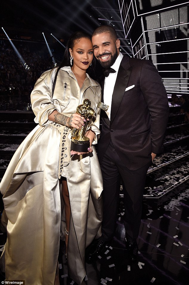  Rihanna và Drake đã chia tay sau khi công khai quan hệ tình cảm vào tháng 8 vừa rồi. 