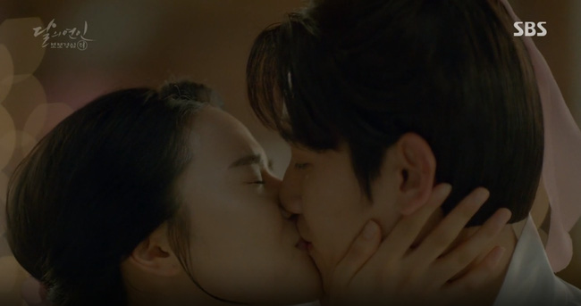 Moon Lovers: “Mười” Baekhyun chính thức có nụ hôn màn ảnh đầu tiên! - Ảnh 3.