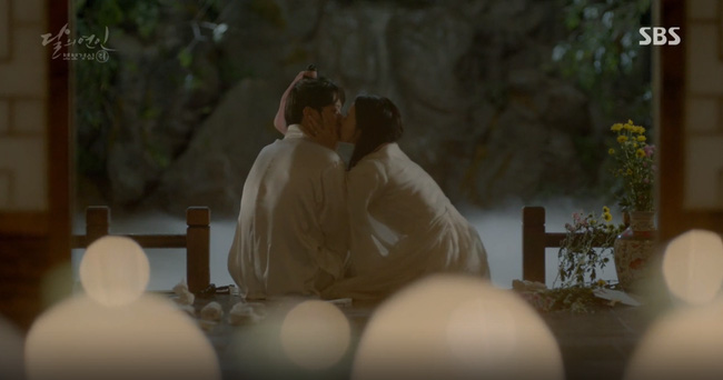 Moon Lovers: “Mười” Baekhyun chính thức có nụ hôn màn ảnh đầu tiên! - Ảnh 4.