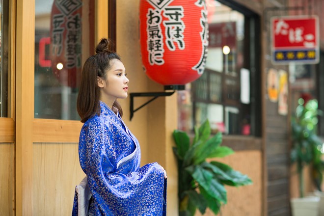 Hoang Yen Chibi diu dang trong trang phuc kimono hinh anh 1