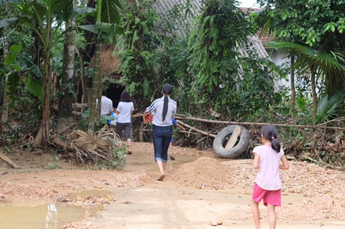 ngoc han bo sinh nhat me de den ha tinh cuu tro dong bao vung lu - 6