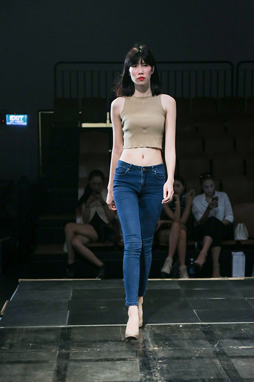 minh tu co tinh khoe noi y khi lam dao dien catwalk - 10