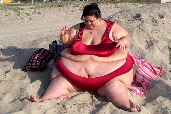 Người phụ nữ nặng hơn 300kg giảm 1/3 cân nặng nhờ chăm chỉ làm chuyện ấy - Ảnh 1.