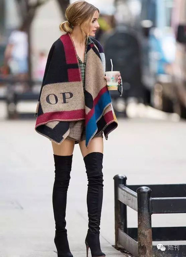 Fashionista Olivia Parlemo tạo điểm nhấn với chiếc áo poncho đặc biệt
