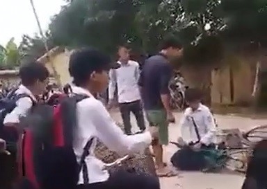 'Toi buon khi thay hoc sinh danh dap, tieu tien len dau ban' hinh anh 2