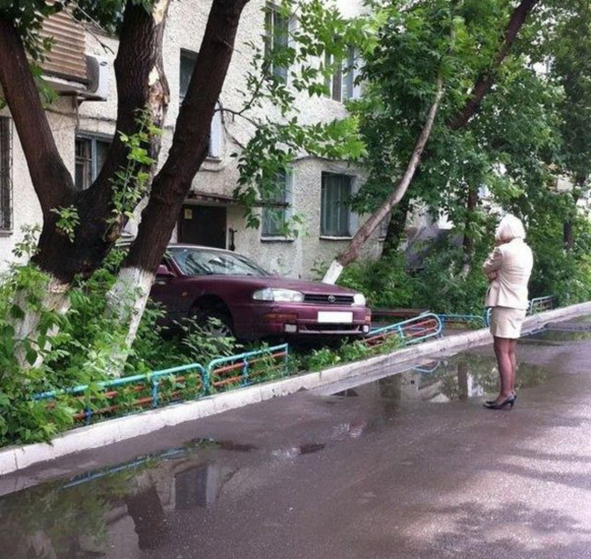 Tính đỗ xe lên đây cho gọn gàng ý mà