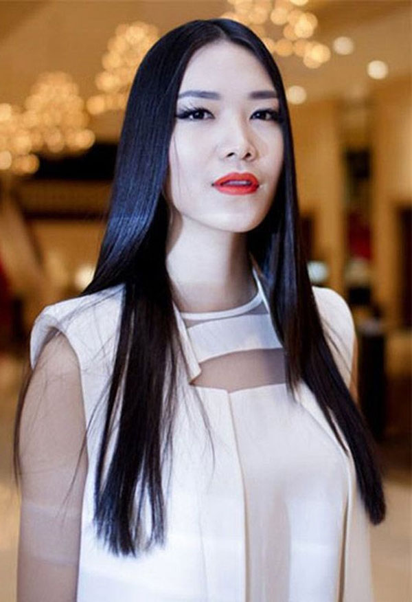 Hoa hậu Thùy Dung từng mắc lỗi trang điểm dặm nhiều phấn khiến gương mặt trắng bệch, kém sắc, khác lạ