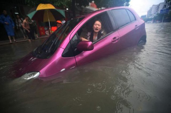 Em không ra đâu, chúng em sẽ luôn ở cạnh nhau