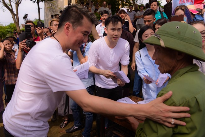 Mr. Dam ve vung sau, vung xa cuu tro lu lut hinh anh 6