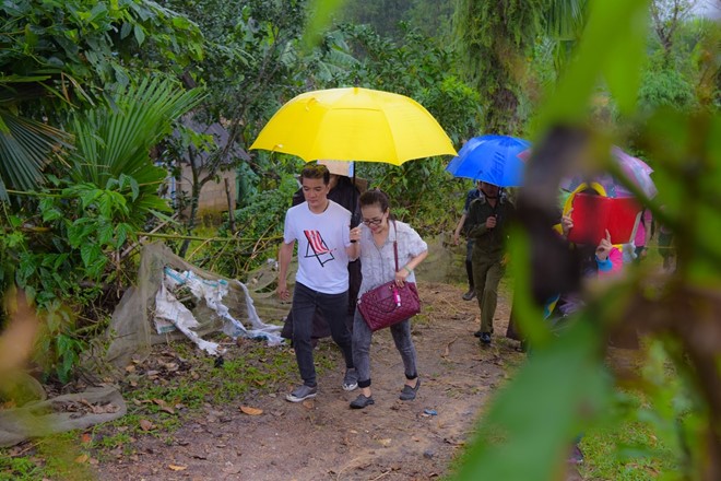 Mr. Dam ve vung sau, vung xa cuu tro lu lut hinh anh 1