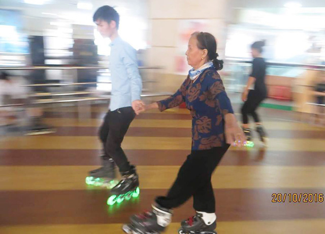 Anh Hùng Phi là người rủ bà đi Bắc Ninh trượt patin cũng là người chia sẻ đoạn clip