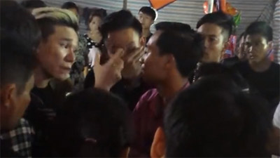 Ca sĩ Châu Việt Cường tức giận, dọa 'bẻ cổ' khán giả