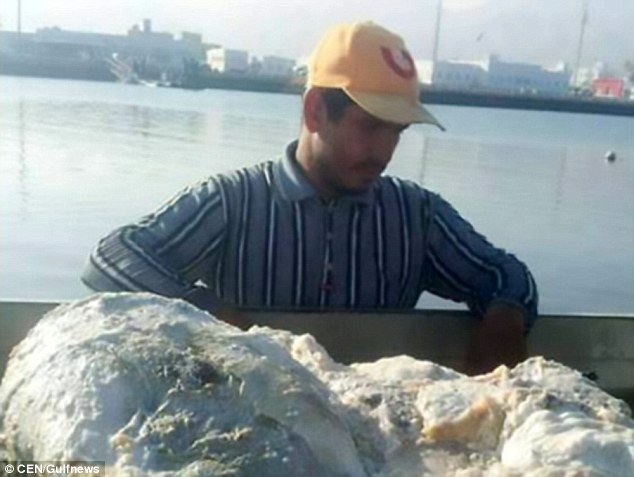 Khalid vớt được khối chất nôn cá voi nặng 60kg.