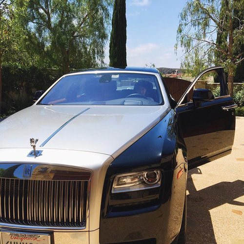  Chiếc Roll-Royce Phantom là phương tiện đi lại của Cindy trong thời gian du học tại Mỹ 