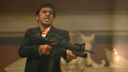 Khoảnh khắc nhân vật Tony Montana (Al Pacino thủ vai) nã súng hàng loạt vào đám sát nhân trong biệt thự đã trở thành đoạn kết kinh điển của làng điện ảnh thế giới. Sự thể hiện xuất thần của Al Pacino kết hợp cùng tài năng của đạo diễn Brian De Palma thực sự đã khiến cho khán giả phải “chết lặng” vì bàng hoàng và xúc động.