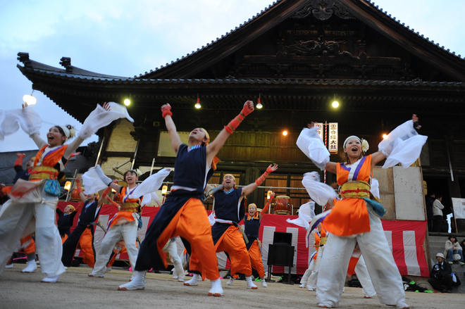 Lễ hội hàng nghìn người đàn ông 'thiếu vải' ở Nhật