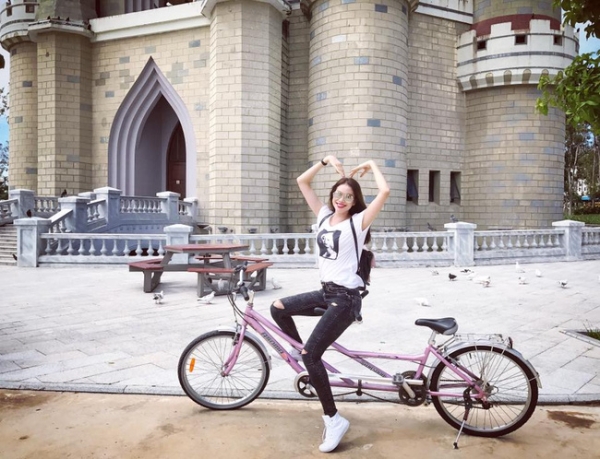 Chi Pu & Angela Phương Trinh xuất sắc nhất street style tuần qua, lấn át cả sao thế giới - Ảnh 6.