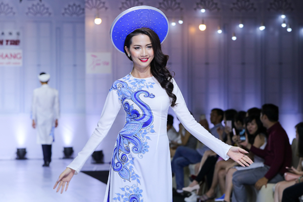 phan-thi-mo-sanh-vai-chu-re-thanh-thuc-trong-ao-dai-cuoi-sac-xanh