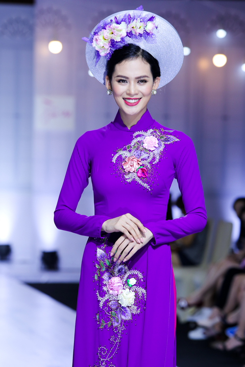 phan-thi-mo-sanh-vai-chu-re-thanh-thuc-trong-ao-dai-cuoi-sac-xanh-5