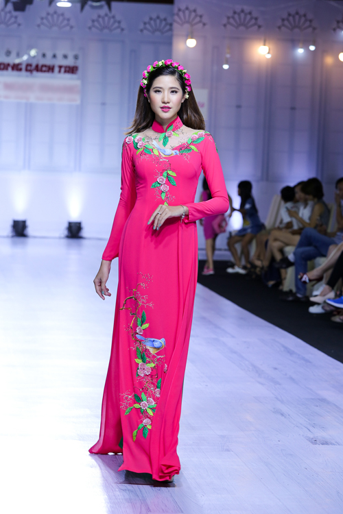 phan-thi-mo-sanh-vai-chu-re-thanh-thuc-trong-ao-dai-cuoi-sac-xanh-7