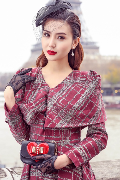 Ngọc Duyên hóa quý cô quý tộc dạo phố Paris trước “giờ G” Victoria’s Secret 2016 - Ảnh 1