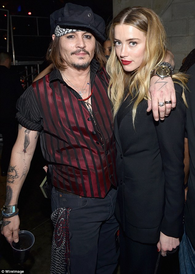  Johnny Depp và Amber Heard thống nhất ly dị từ tháng 8/2016 nhưng vẫn chưa hoàn thiện thủ tục chia tay. 