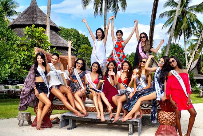 Le Hang mac goi cam giao luu cung thi sinh Miss Universe hinh anh 2
