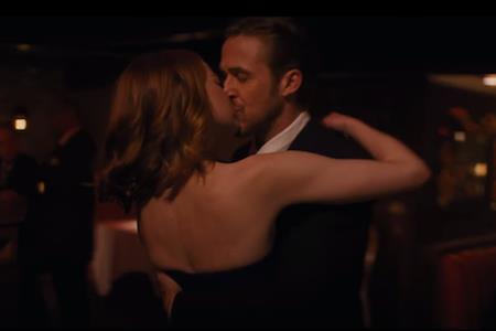 Nụ hôn tuyệt đẹp giữa Emma Stone và Ryan Gosling không chỉ giúp “La la land” trở thành một trong những tác phẩm đáng xem nhất năm qua mà còn giúp cho cặp sao vươn lên trở thành đôi tình nhân màn bạc ăn ý nhất tại Hollywood