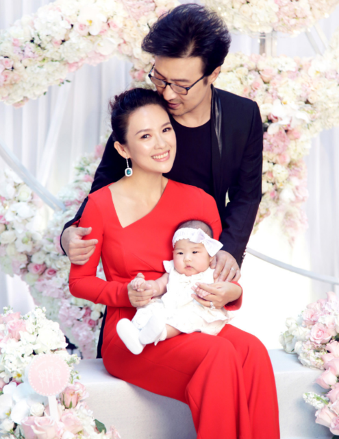  Uông Phong đã trải qua hai cuộc hôn nhân trước khi đến với Chương Tử Di. Anh đã có hai cô con gái riêng với những mối quan hệ cũ. Uông Phong quen Tử Di từ năm 2014 và tới năm 2015 anh ngỏ lời cầu hôn và được cô chấp nhận. Con gái của họ chào đời vào đúng dịp Giáng sinh năm 2015. 