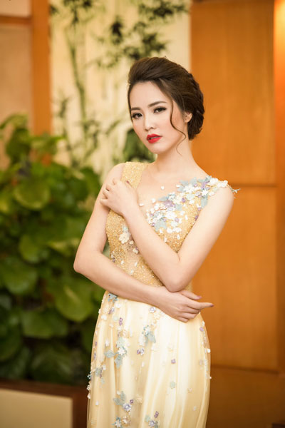 Á hậu Việt Nam 2008 với vẻ đẹp rạng rỡ và khả năng ứng biến thông minh, dẫn chuyện có duyên nên nhận được nhiều lời mời làm MC.