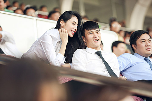 Thủy Tiên - Công Vinh tình cảm xuất hiện sau ồn ào ở Quả bóng vàng 2016