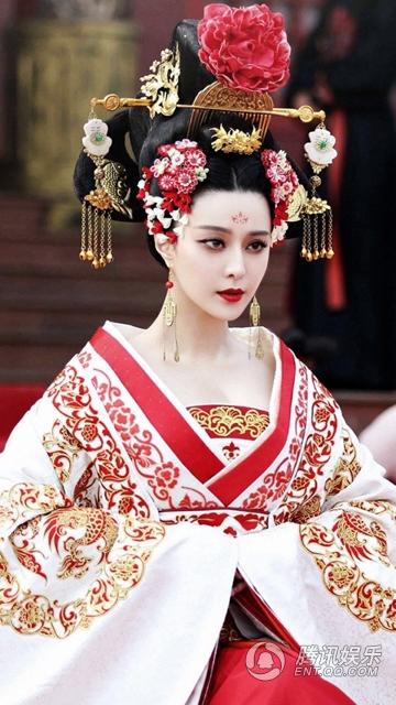  Phạm Băng Băng cũng từng thể hiện thành công nhân vật Võ Tắc Thiên trong bộ phim truyền hình cùng tên vào năm 2015. 