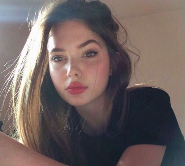 Nhan sắc xinh đẹp của cô nàng 15 tuổi được ví như bản sao Angelina Jolie - Ảnh 14.