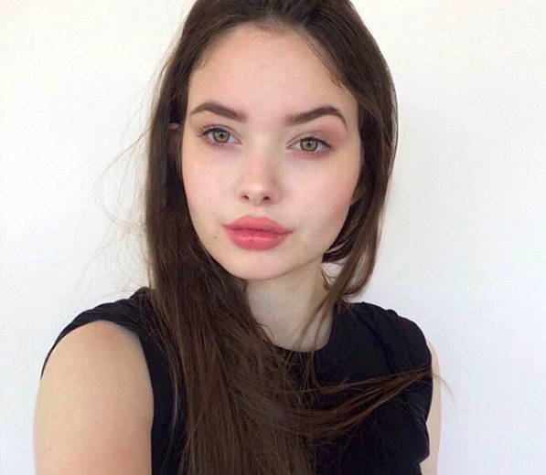 Nhan sắc xinh đẹp của cô nàng 15 tuổi được ví như bản sao Angelina Jolie - Ảnh 2.