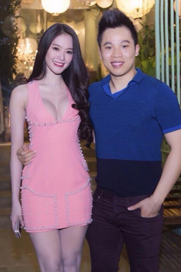 Linh Chi từng đạt danh hiệu Á hậu 2 cuộc thi 'Hoa hậu Việt Nam qua ảnh 2012'. Sau khi tham gia cuộc thi nhan sắc, chân dài sinh năm 1990 đầu quân vào Venus với kỳ vọng tên tuổi sẽ được nhiều người chú ý hơn.