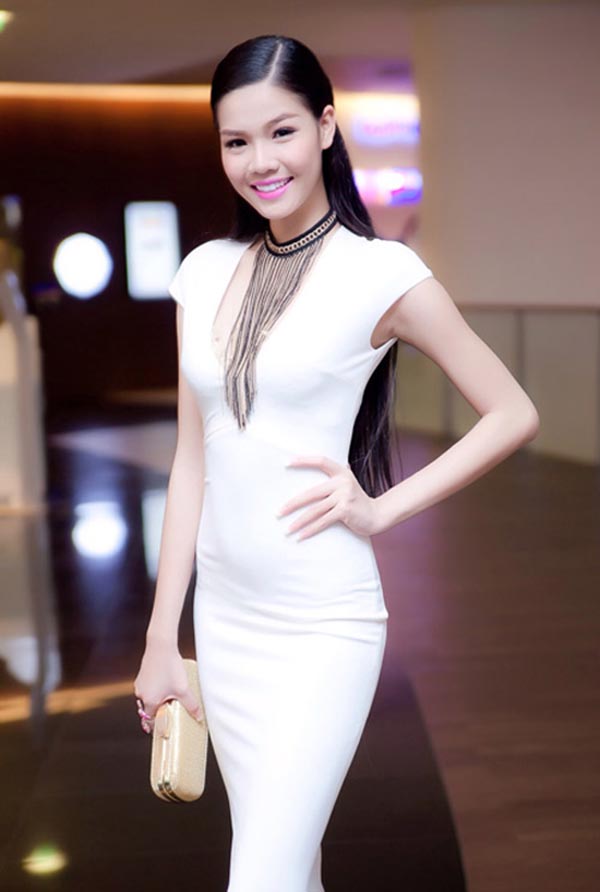 Năm 2012, Kỳ Hân lọt vào 'mắt xanh' của Vũ Khắc Tiệp khi mới 17 tuổi nhưng đã cao đến 1m78. Khi trở thành người mẫu tiềm năng của Venus, Kỳ Hân tham dự cuộc thi 'Siêu mẫu Việt Nam 2013' rồi sau đó bỏ dở giữa chừng vì lý do cá nhân.