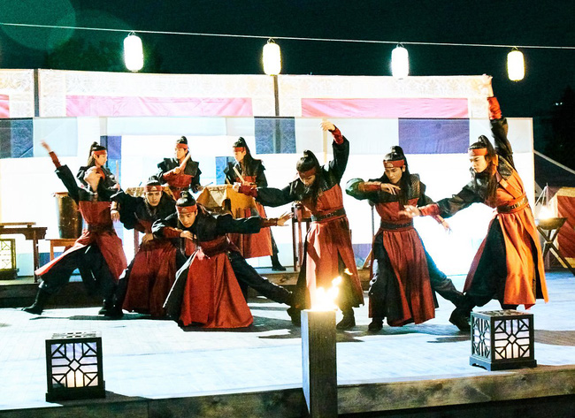 Hwarang – “Nhóm nhạc thần tượng” lâu đời nhất Kpop chính thức ra mắt khán giả - Ảnh 3.