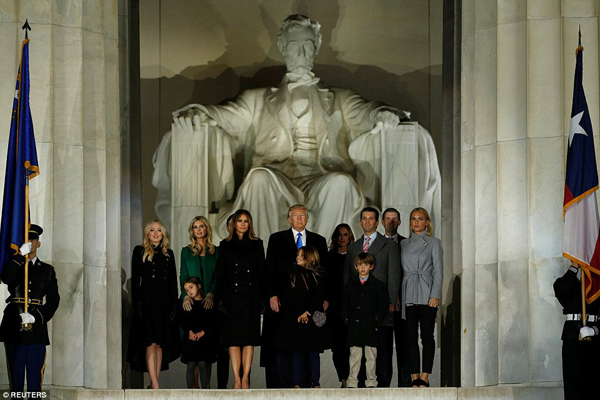 :The Trump family took a moment to stand in front of Abraham Lincolns mammoth statue after Trumps address