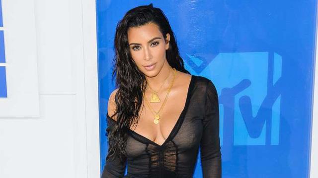  Kim Kardashian đang cân nhắc việc có thêm đứa con thứ ba khi con trai thứ hai của cô mới được 13 tháng tuổi. 