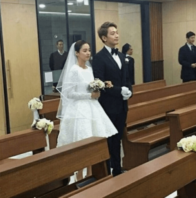  Kim Tae Hee và Bi (Rain) chỉ tốn 24 triệu đồng cho đám cưới trọng đại của đời mình. 