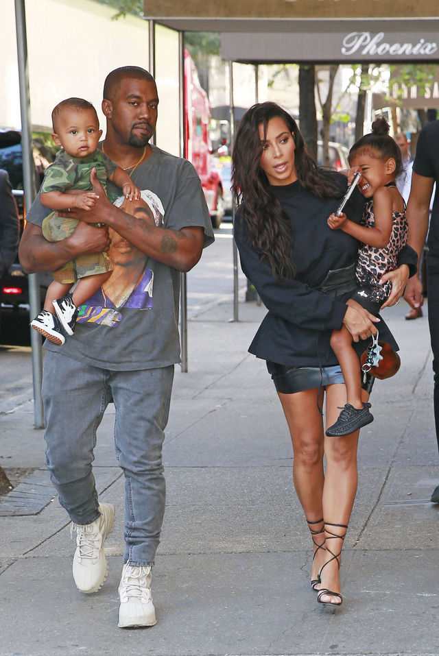  Gia đình hiện tại của Kim Kardashian và Kanye West 
