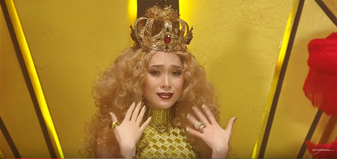 My Tam bien hoa hai huoc trong MV 'Anh thi khong' hinh anh 2