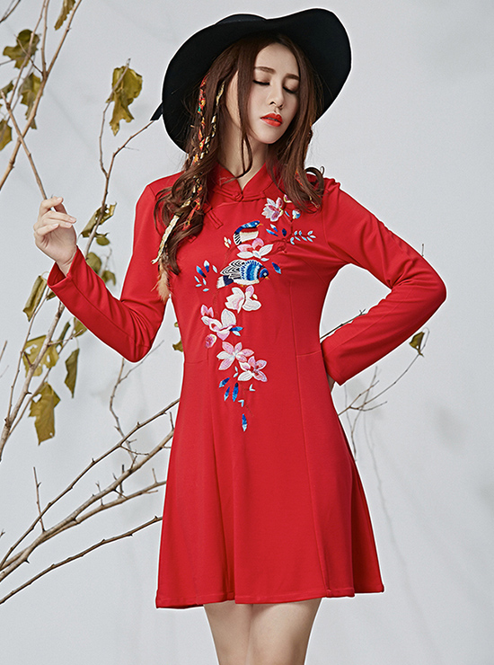 mang-trung-quoc-tran-ngap-vay-giong-het-ao-dai-cach-tan-viet-nam-7