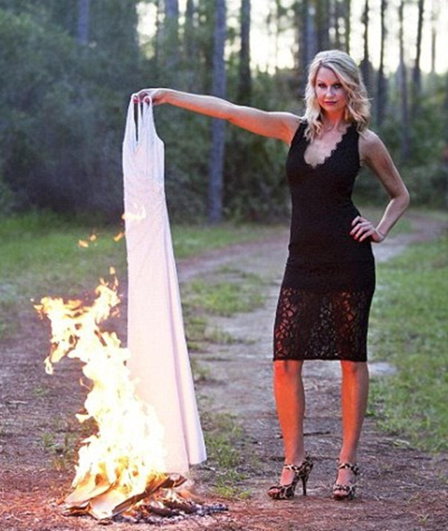 Nhiều phụ nữ không ngại ngần đốt váy cưới sau khi ly dị