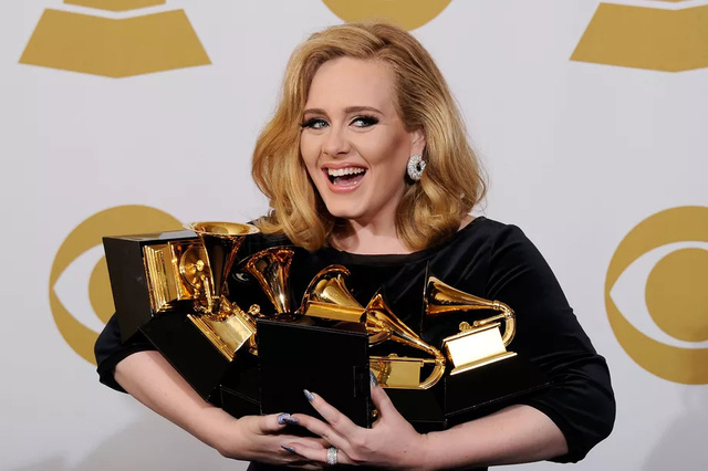  Adele giành giải thưởng Album nhạc Pop cua năm với 25 tại Grammy năm 2017. 