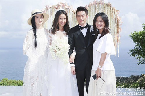  Vợ chồng Lâm Tâm Như chụp hình chung với hai cô bạn thân Triệu Vy và Phạm Băng Băng trong ngày trọng đại. 
