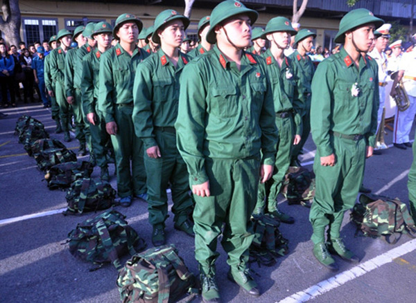Sáng 15/2, hàng ngàn thanh niên TP.HCM trúng tuyển nghĩa vụ quân sự đã hăng hái lên đường nhập ngũ đợt 1 năm 2017