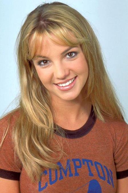 Hồi năm 1999, ở tuổi 17, cái tên Britney Spears đã lần đầu được cho ra mắt khán giả và ngay lập tức cô công chúa tuổi teen đã gây được ấn tượng tốt đẹp nhờ vẻ ngoài và giọng hát ngọt ngào, đáng yêu