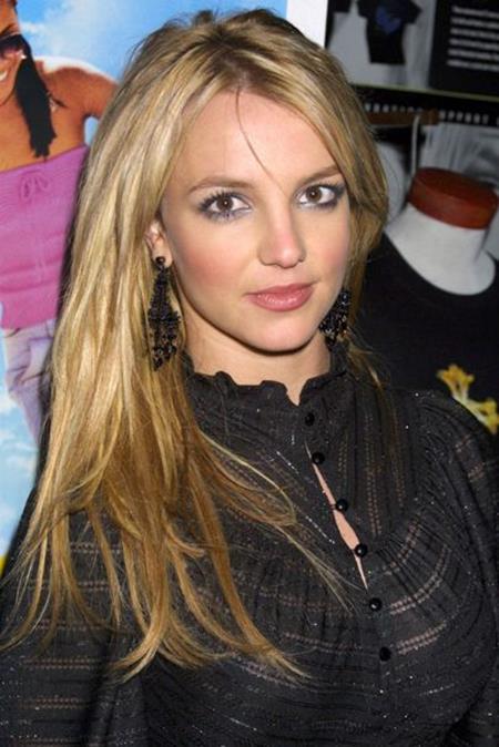 Khi chuyện tình “bọ xít” với Justin Timberlake kết thúc, Britney Spears cũng xuất hiện với một diện mạo trưởng thành, chững chạc hơn